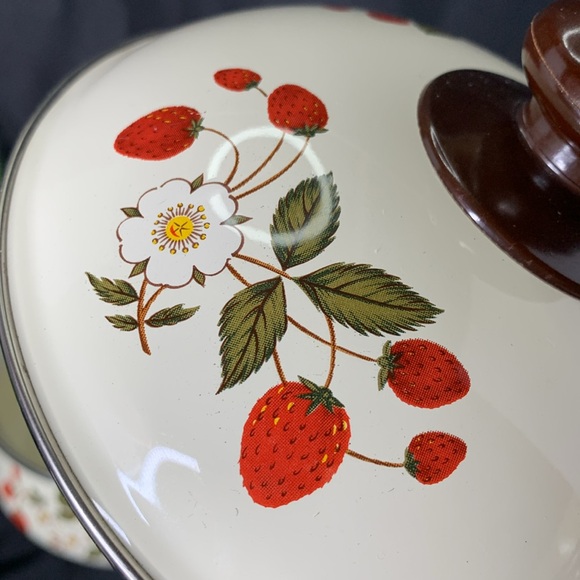 Vintage Sheffield strawberries & cream 1 1/2 quart sauce pan with lid - Picture 7 of 10